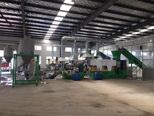คุณภาพ  PP Raffia Bag Granulating Plastic Recycling Machine Line 380V 50HZ โรงงาน
