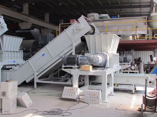 22 * 2kw 20rpm เครื่องทำลายขยะแบบเพลาคู่