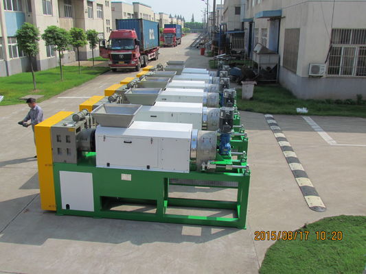 98 การถอดน้ำ 800KG / H 320mm เครื่องเป่าพลาสติกแบบเกลียว